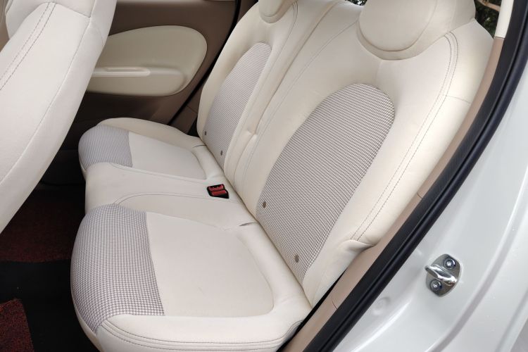 五菱汽车 宏光MINIEV 2025款 四门版 进阶款中控内饰7004