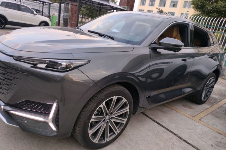 长安UNI-K 2023款 2.0T 两驱悦享型车身外观6003