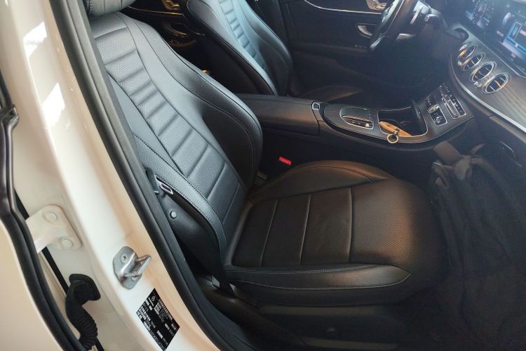 奔驰E级 2020款 E 300 L 运动豪华型局部细节41