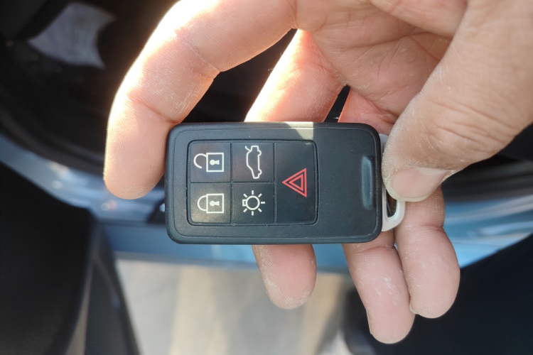 沃尔沃V40 2018款 T3 智逸版中控内饰11