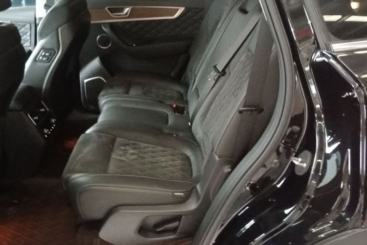 红旗HS7 2021款 2.0T DCT两驱智联旗享版中控内饰7004