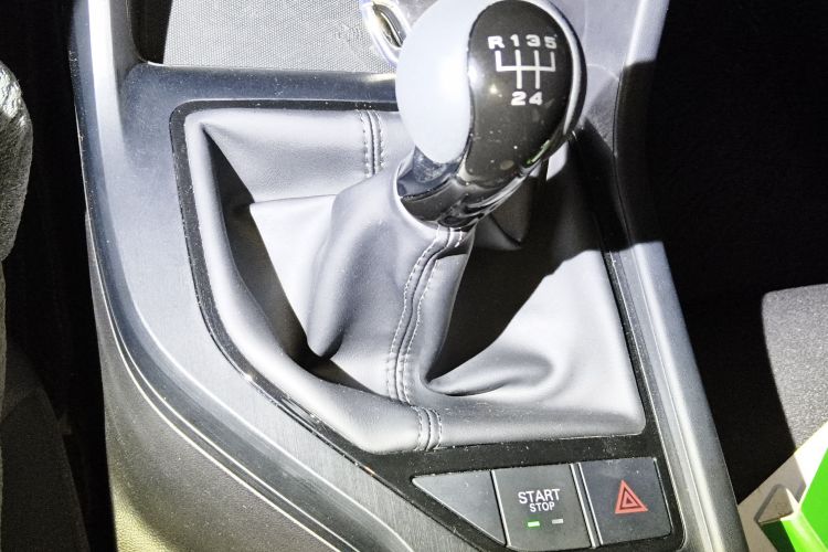 荣威i5 2023款 1.5L 手动舒享版中控内饰18