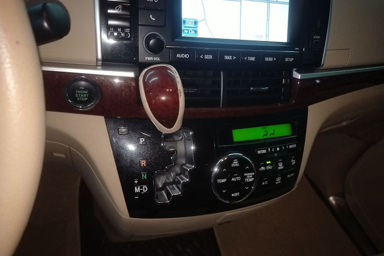 丰田 普瑞维亚  2.4L 7人座豪华版中控内饰18