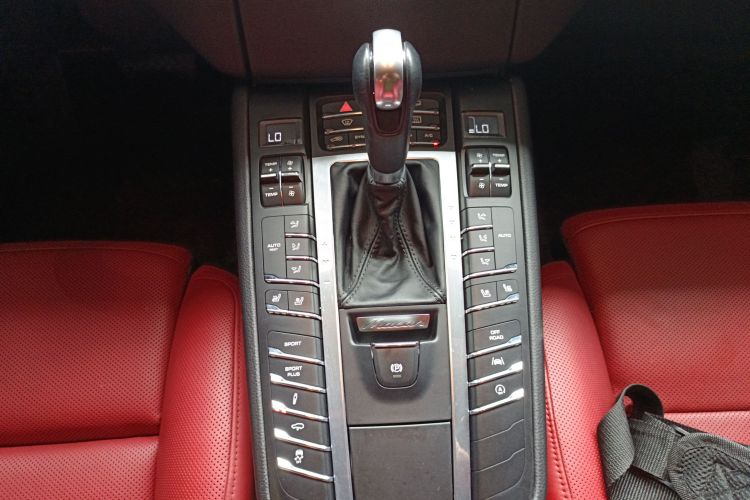 保时捷 2017款  Macan Turbo 3.6T中控内饰18