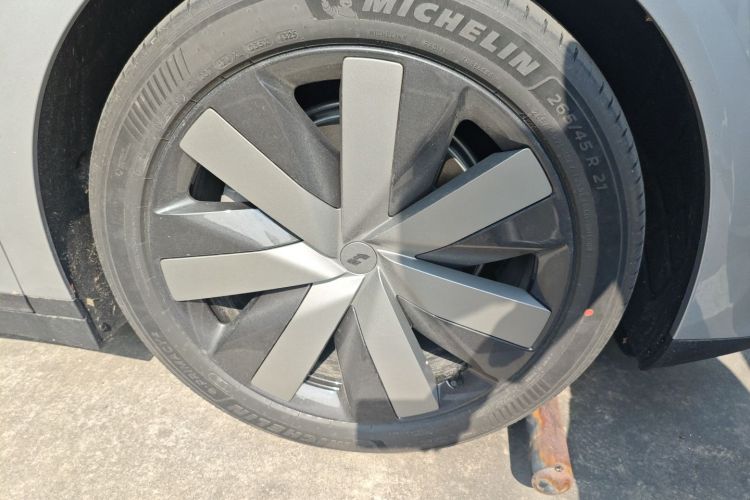 理想汽车 理想i6 2025款 四驱标准型车身外观10