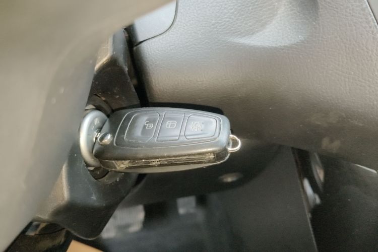 福特 福克斯 2018款 两厢经典 1.6L 自动风尚型智行版中控内饰7001