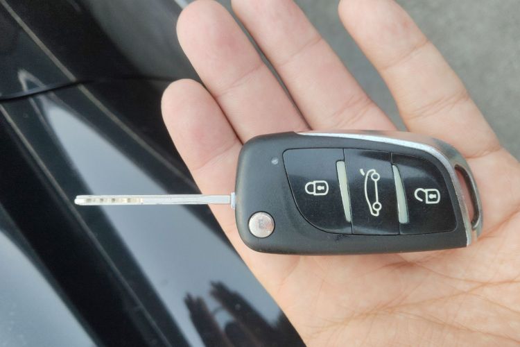 丰田 汉兰达 2012款 2.7L 两驱5座精英版中控内饰7001