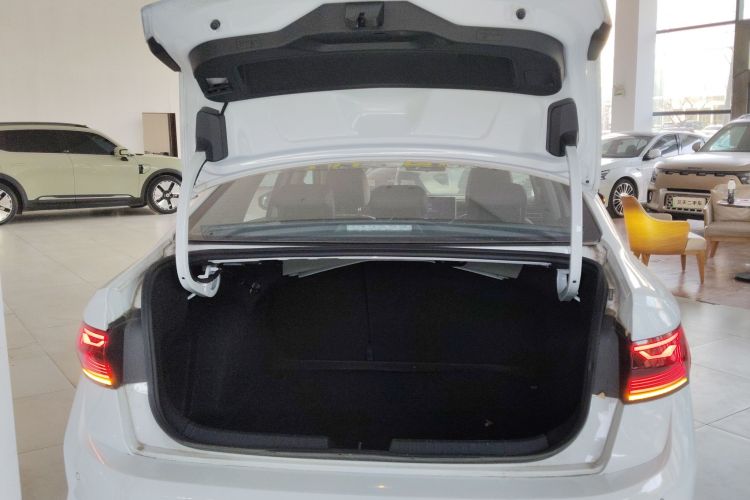 大众 速腾 2023款 300TSI DSG超越版机舱底盘23