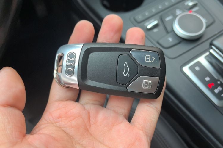 奥迪A5 2017款 Coupe 40 TFSI 时尚型中控内饰7001