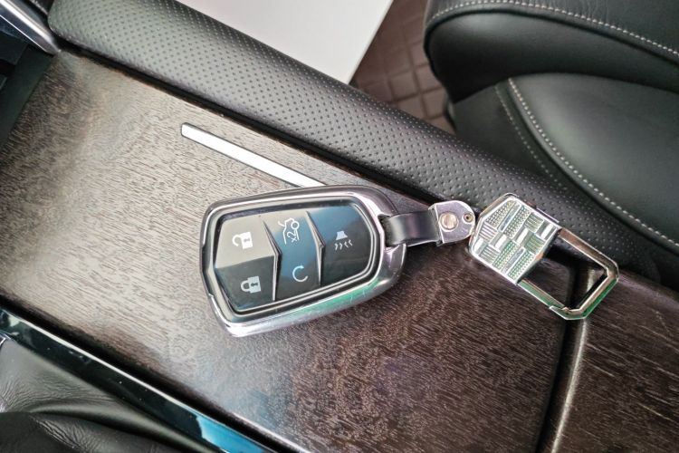 凯迪拉克XTS 2018款 28T 精英型中控内饰11