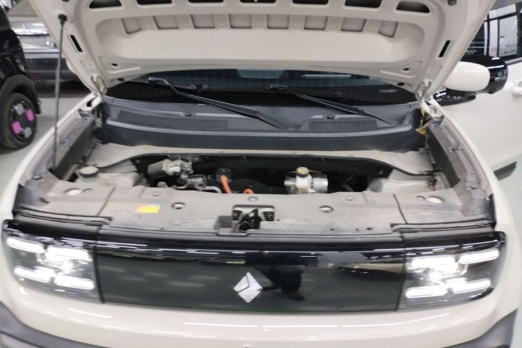 宝骏悦也Plus 2025款 智尊版 5座机舱底盘24