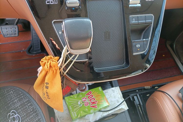 红旗HQ9 2023款 2.0T 智联旗韵版中控内饰18