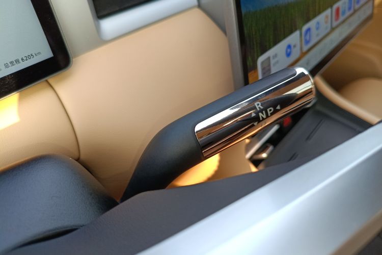 蓝电E5 PLUS 2025款 120km 标准旅行定制版 7座局部细节18