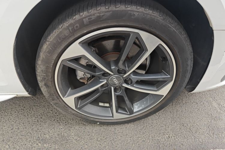 奥迪A4L 2020款 40 TFSI 时尚动感型车身外观10