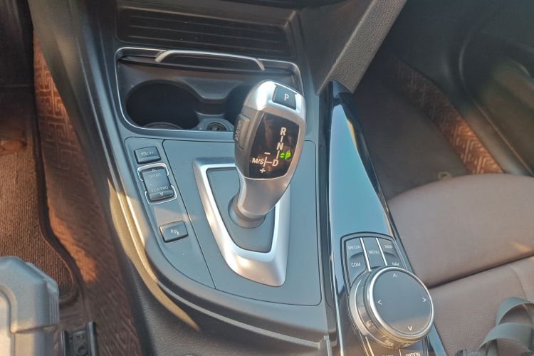 宝马3系 2019款 320Li 时尚型中控内饰18