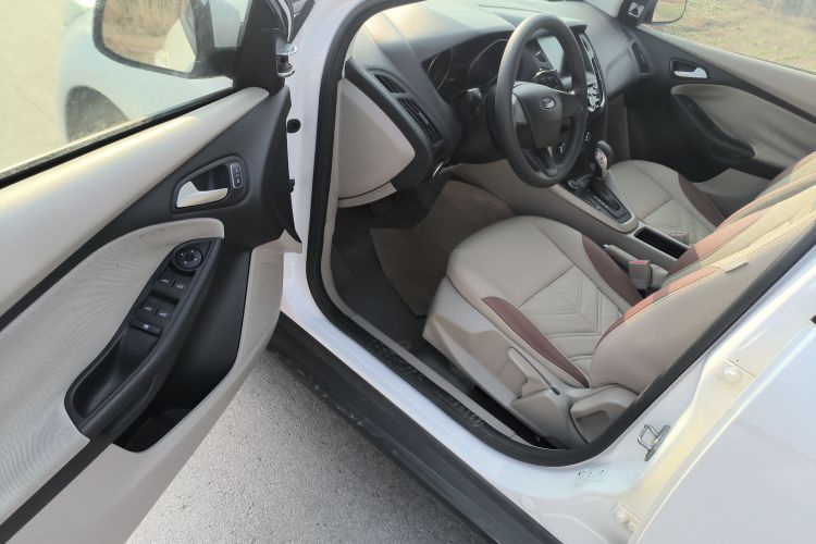 福特 福克斯 2017款 三厢 1.6L 自动舒适型智行版中控内饰20