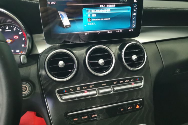 奔驰C级 2019款 C 180 L 时尚型运动版中控内饰16