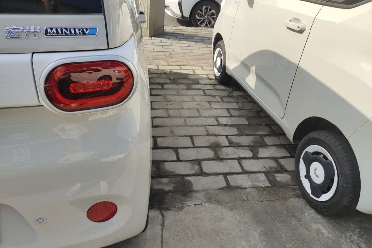 五菱汽车 宏光MINIEV 2024款 第三代 215km 青春版车身外观9