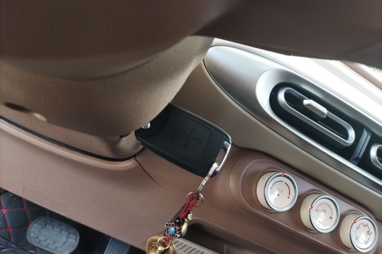 五菱汽车 宏光MINIEV 2025款 四门版 进阶款中控内饰11