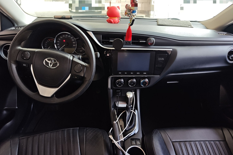 丰田 雷凌 2017款 改款 185T CVT精英版 国V中控内饰12