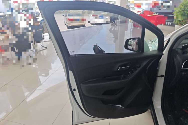 雪佛兰 创酷 2018款 330T 自动两驱精英型中控内饰7007