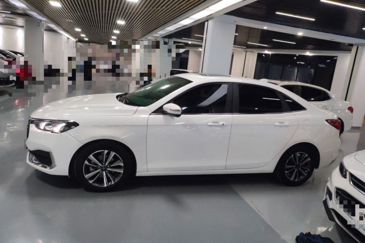 福特 福睿斯 2021款 1.5L 自动钻石版车身外观4