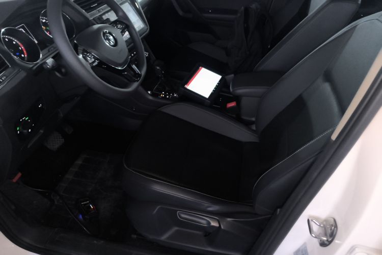 大众 途观L 2018款 330TSI 自动两驱风尚版中控内饰19