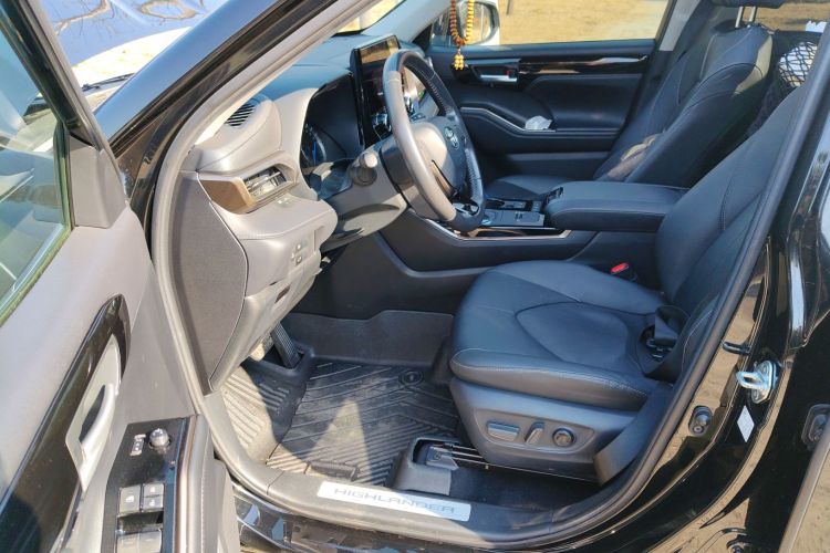 丰田 汉兰达 2023款 2.5L智能电混双擎四驱骑士版 7座中控内饰20