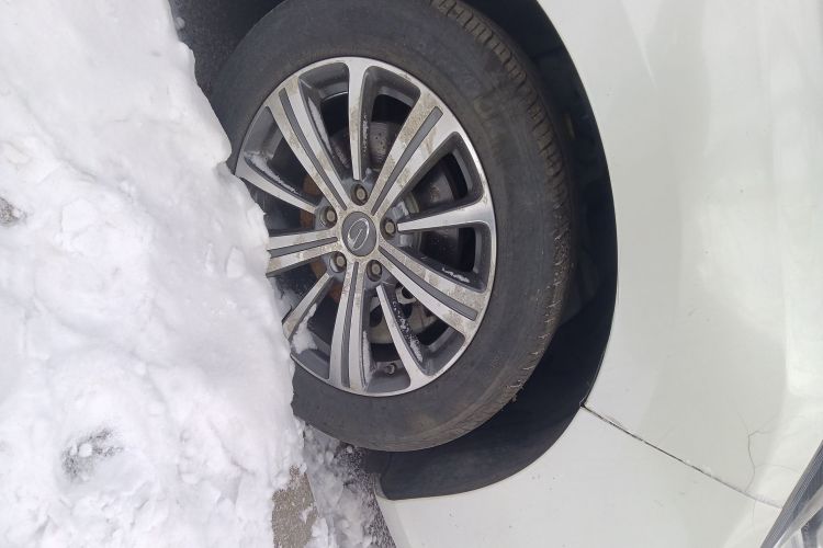 广汽传祺 传祺M8 2018款 320T 尊贵版车身外观10