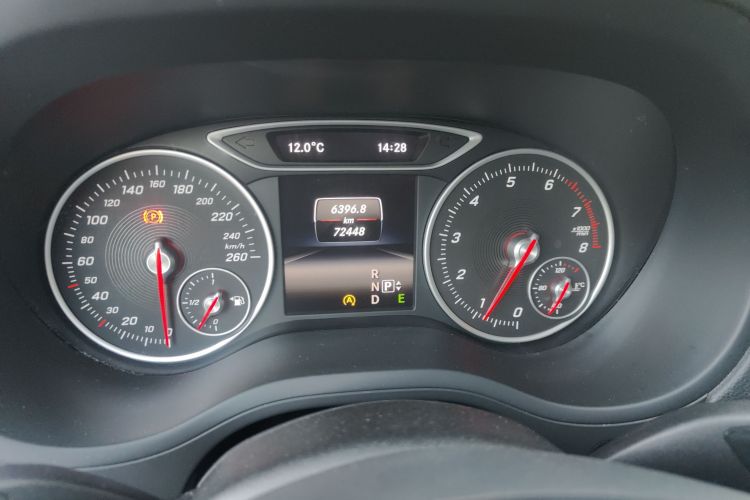 奔驰B级 2015款 B 200 动感型中控内饰14