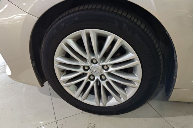 雷克萨斯ES 2015款 200 精英版车身外观6007