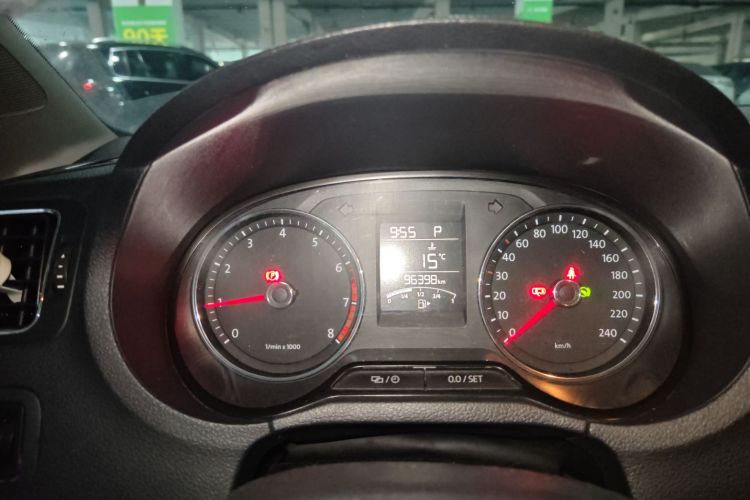 大众 Polo 2014款 1.6L 自动舒适版中控内饰14