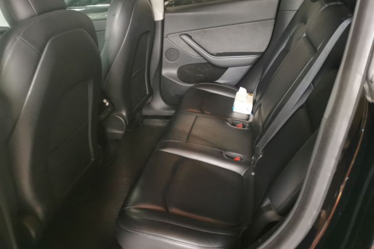 特斯拉 Model Y 2022款 长续航全轮驱动版中控内饰7004