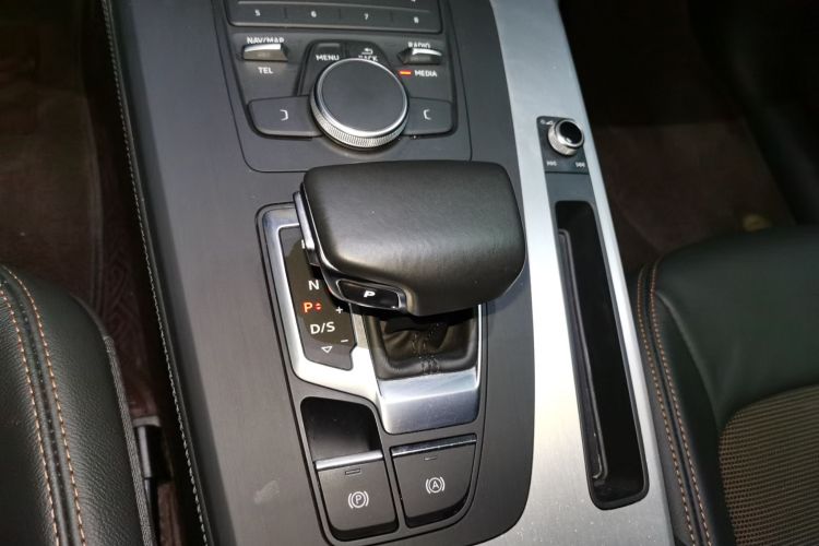 奥迪Q5L 2020款 改款 40 TFSI 荣享进取型中控内饰18