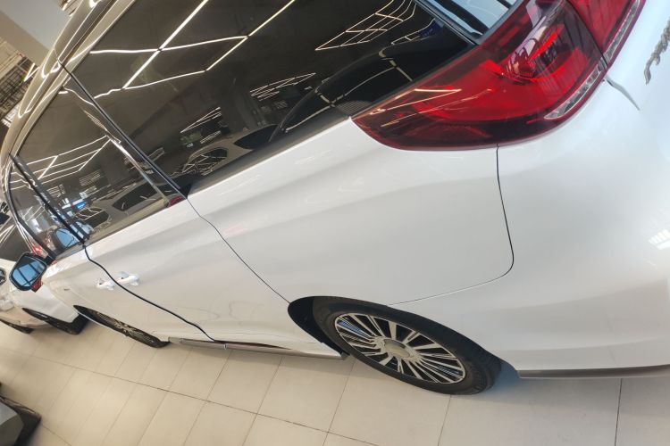 广汽传祺 传祺M8 2023款 大师系列 390T 四座御尊版车身外观4