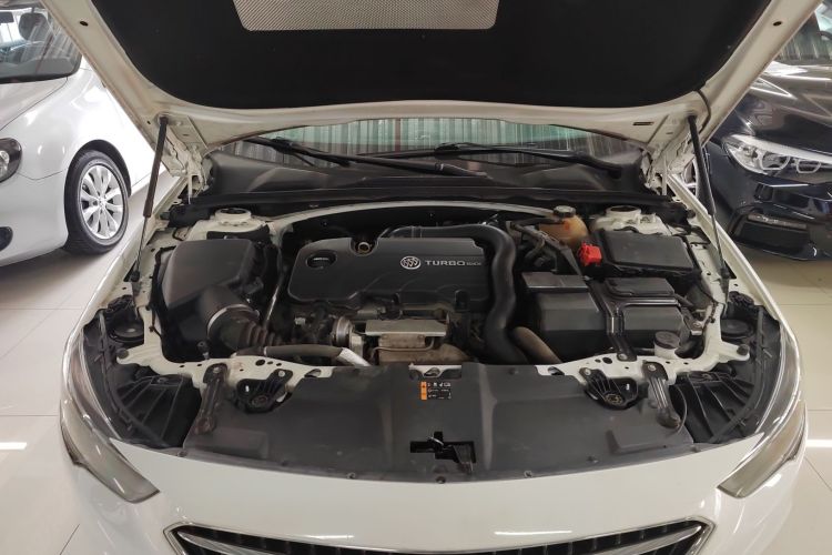 别克 君威 2019款 20T 精英型 国VI机舱底盘24