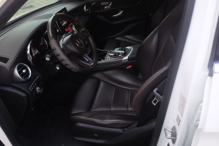 奔驰GLC 2018款 GLC 300 4MATIC 动感型局部细节19