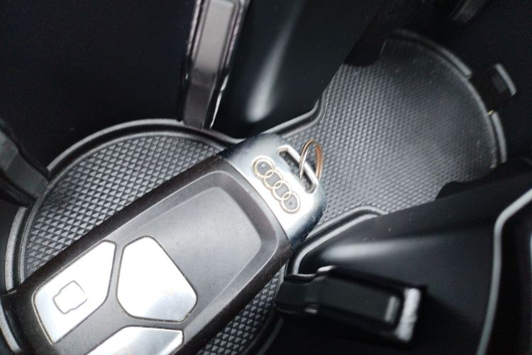 奥迪A4L 2022款 45 TFSI quattro 臻选动感型中控内饰11