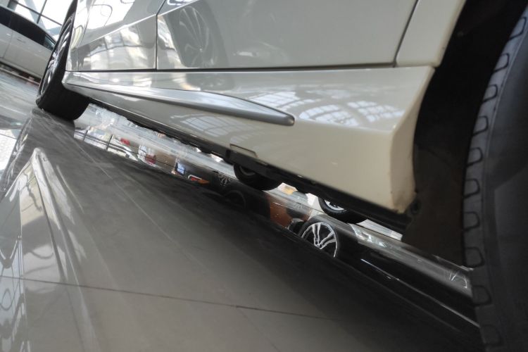 奔驰C级 2019款 C 180 L 时尚型运动版局部细节9002