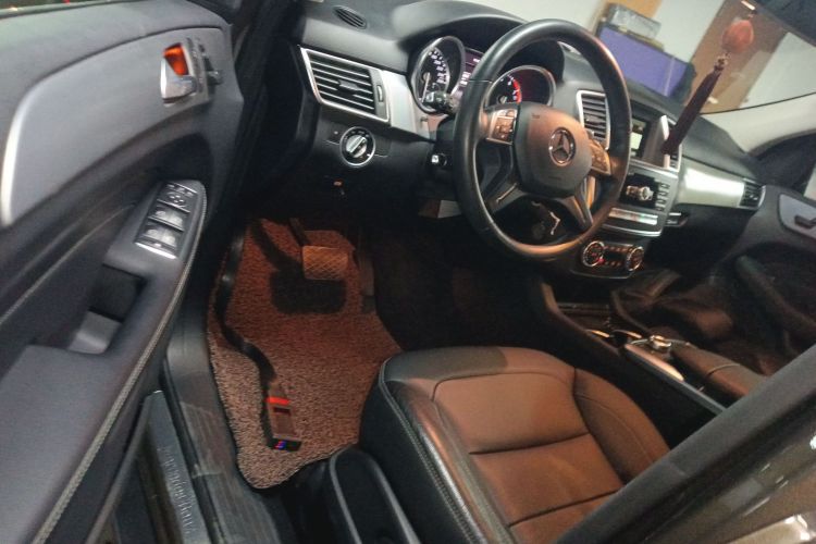 奔驰M级 2015款 ML 320 4MATIC中控内饰20