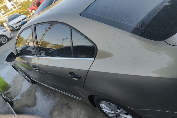 大众 速腾 2015款 1.6L 手动舒适型车身外观4