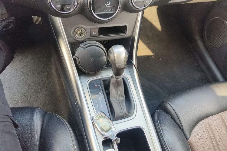 比亚迪 宋 2016款 盖世版 1.5TID 自动精英型中控内饰18