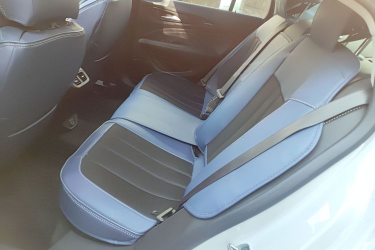 别克 君威 2024款 25T 超享版中控内饰21