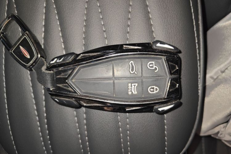 红旗HS5 2022款 改款 2.0T 智联旗享版中控内饰11