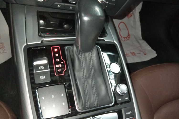 奥迪A6L 2018款 30周年年型 35 TFSI 时尚型中控内饰18