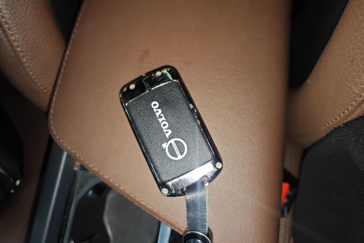 沃尔沃XC60 2023款 B5 四驱智远豪华版中控内饰7001