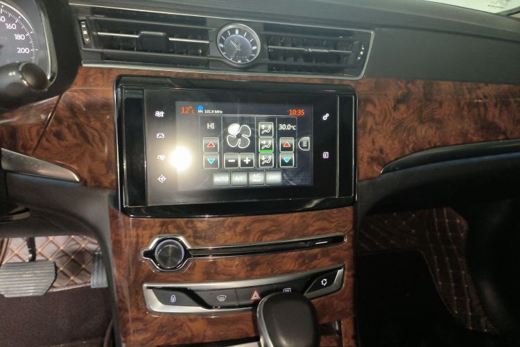 东风风神 东风A9 2016款 1.8T 尊贵型局部细节16
