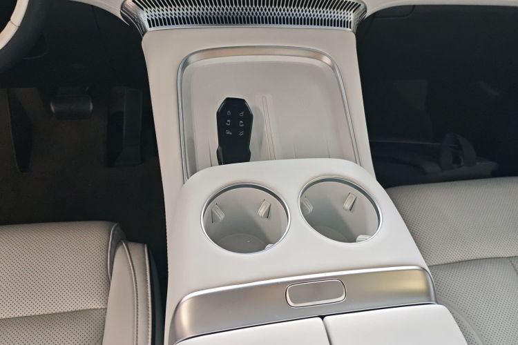 小鹏X9 2024款 640四驱高性能Max中控内饰18