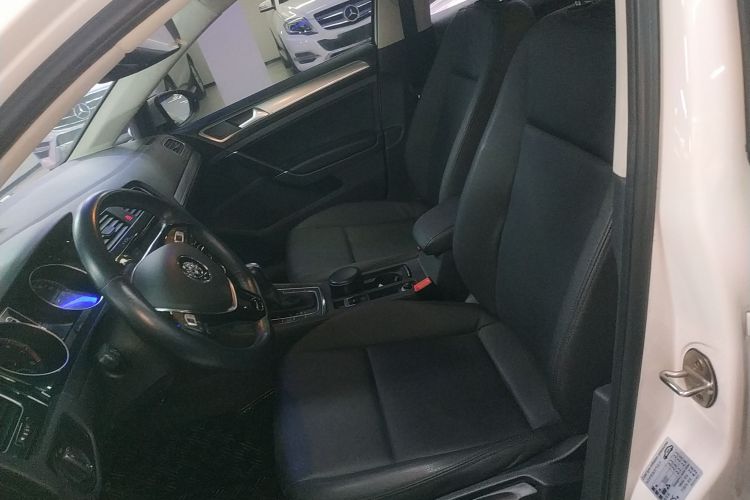 大众 高尔夫 2019款 200TSI DSG舒适进取版 国VI中控内饰19