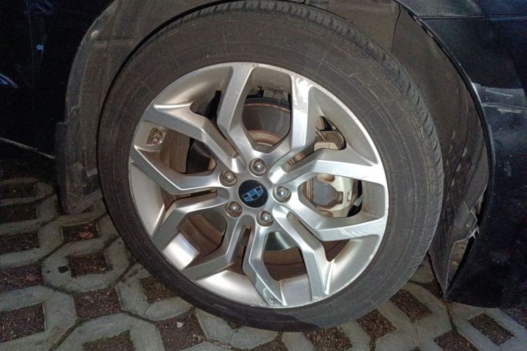 吉利汽车 博瑞 2015款 1.8T 尊贵型车身外观10